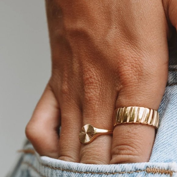 Ring Sunburst GORGEOUS WATERPROOF Ring Signet Ring Gold Ring Gift for her - Picture 5 of 8